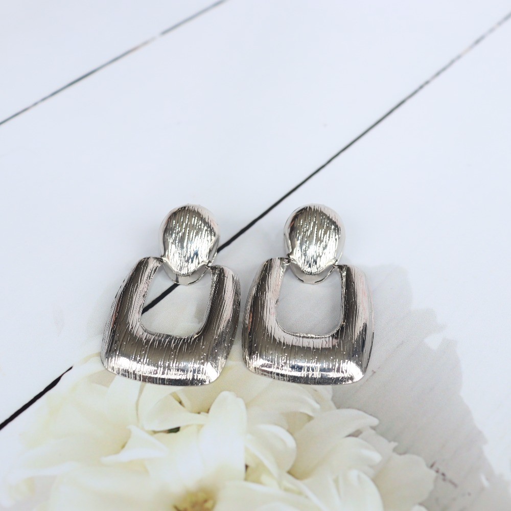 Maxi Aretes Cuadrados Plateados