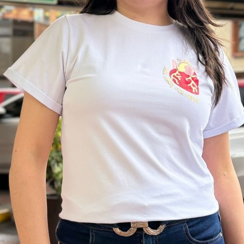 Camiseta con estamapado de corazon. Algodón 100%