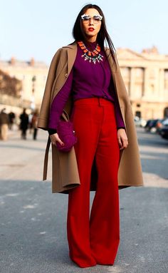 pantalon rojo con morado